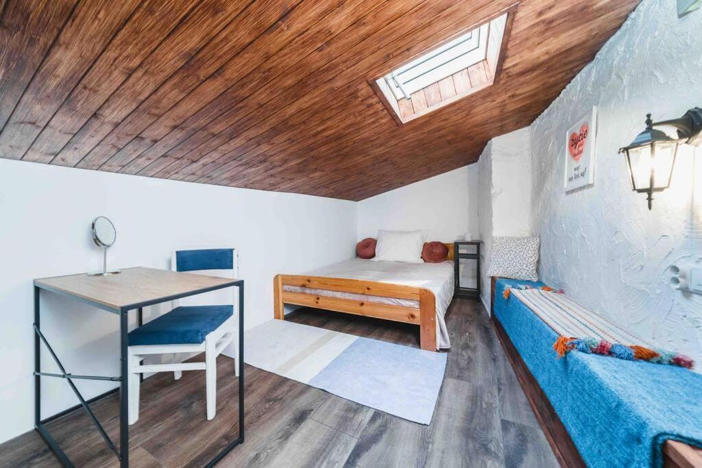 Appartamento Lovely One-bedroom Loft 3 Minutes From Kazimierz *